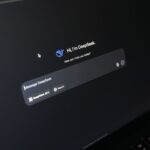 Interfaz de un chatbot de inteligencia artificial en la pantalla de un portátil, ilustrando el GEO