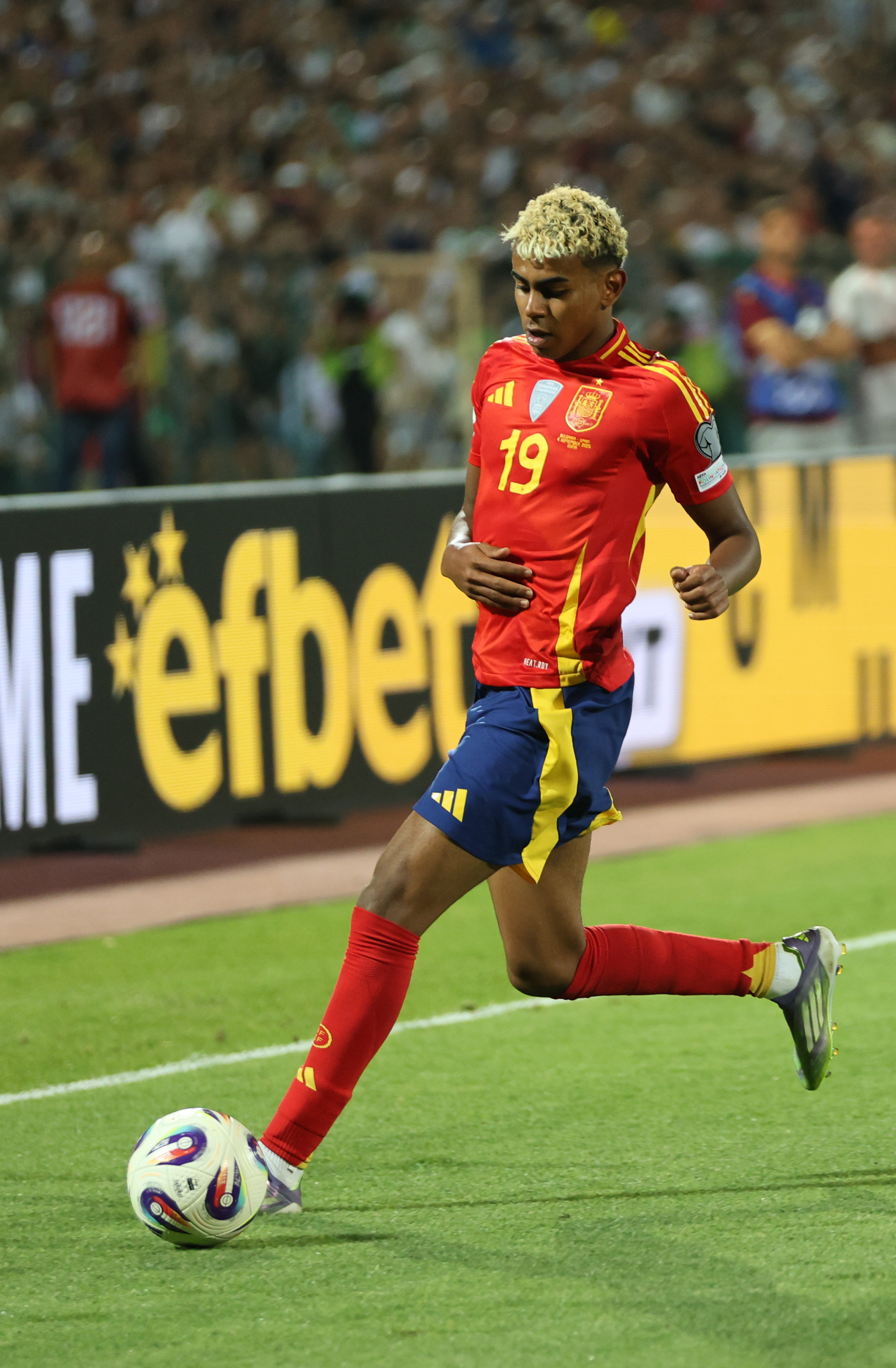 Lamine Yamal con la selección española en 2025