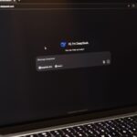 Interfaz de inteligencia artificial en pantalla de ordenador - búsqueda fragmentada 2026