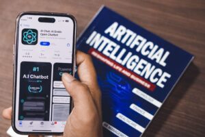 Agente de inteligencia artificial en pantalla de smartphone, representando la automatización de ventas con IA en 2026