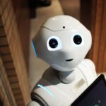Robot industrial representando la automatización con IA en entornos empresariales
